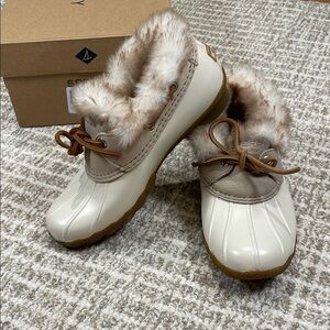 Sperry Cream and Tan Fur-Lined Salterwater 1-Eye Cozy Duck Boots